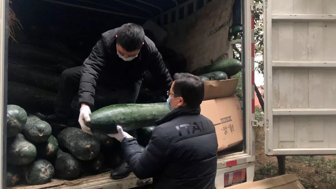 湘潭爱尔眼科医院携手湘潭市莲城志愿者协会慰问社区一线防控人员插图(3)