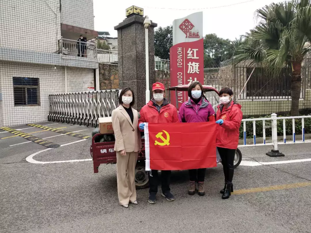 湘潭爱尔眼科医院携手湘潭市莲城志愿者协会慰问社区一线防控人员插图(4)