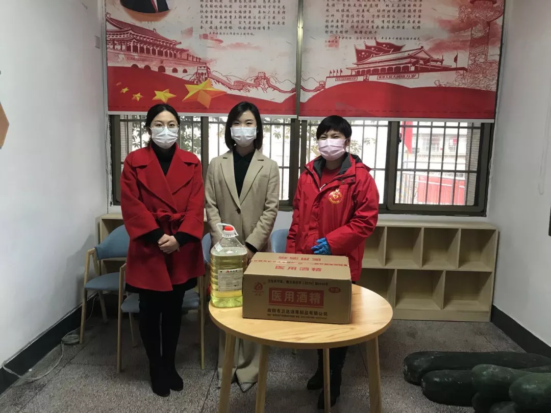 湘潭爱尔眼科医院携手湘潭市莲城志愿者协会慰问社区一线防控人员插图(7)