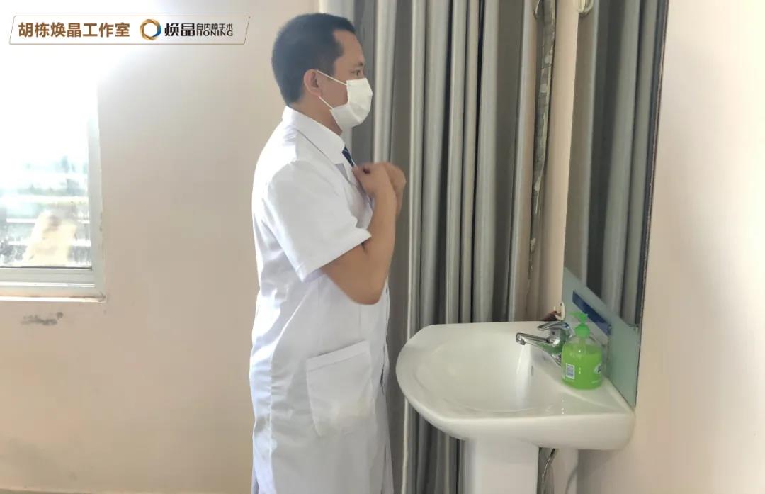 他说：“医生不按时吃饭是常事，患者才是重要的。”插图(3)