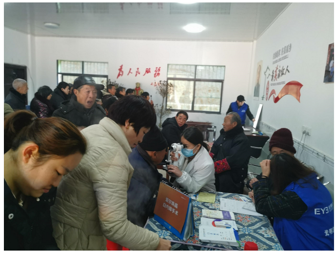 湘潭爱尔眼科走进永红村，开展暖心公益眼健康检查插图(2)