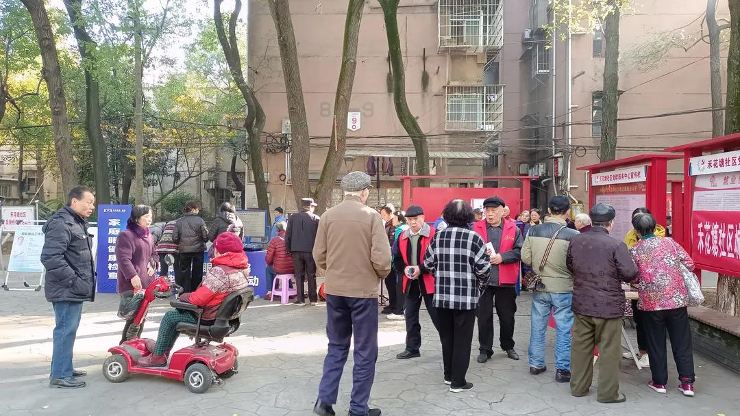 关爱百姓眼健康专家见面会走进下摄司街道禾花塘社区！