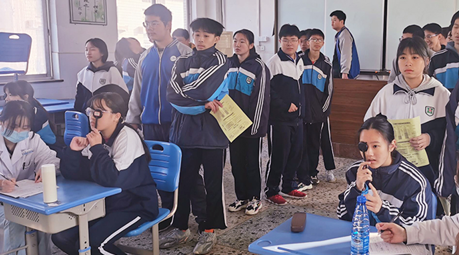 湘潭爱尔眼科走进湘机中学，为两千余学生开展眼健康检查