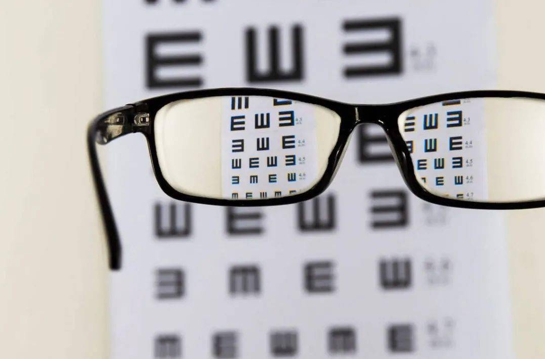 为什么有的人近视度数很稳定，有的却一直在加深插图