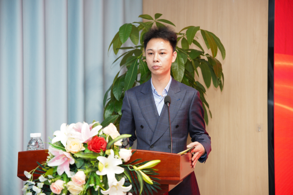 爱尔眼科医院集团第二党支部联合我院党支部开展“传承红色基因，携手共建未来”党日活动插图(4)