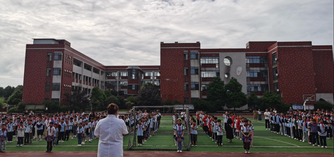 点亮校园的璀璨明眸 ——湘潭市岳塘区中小学生66爱眼日系列科普活动插图(2)